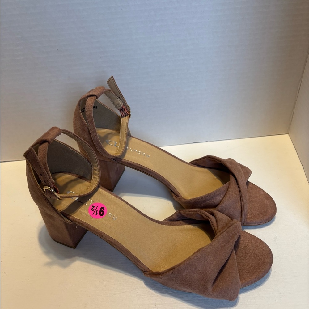 CL by Laundry knotted high heels sandals size W9.5
